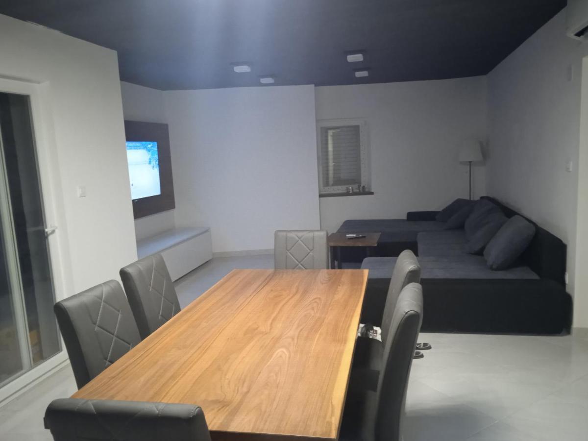 Anton Apartment พอฟเลีย ภายนอก รูปภาพ