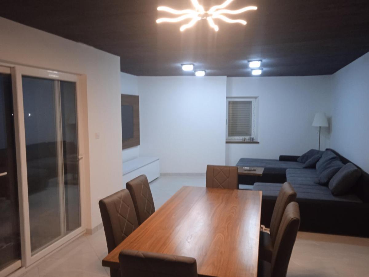 Anton Apartment พอฟเลีย ภายนอก รูปภาพ