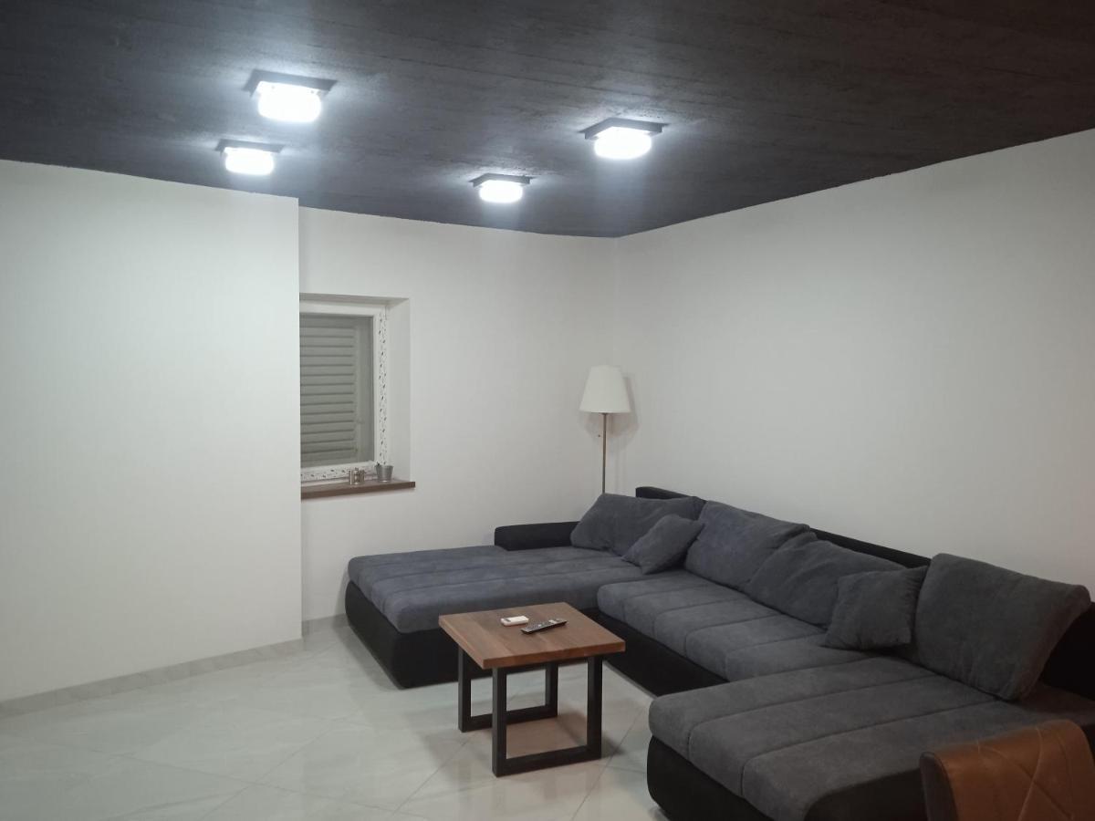 Anton Apartment พอฟเลีย ภายนอก รูปภาพ
