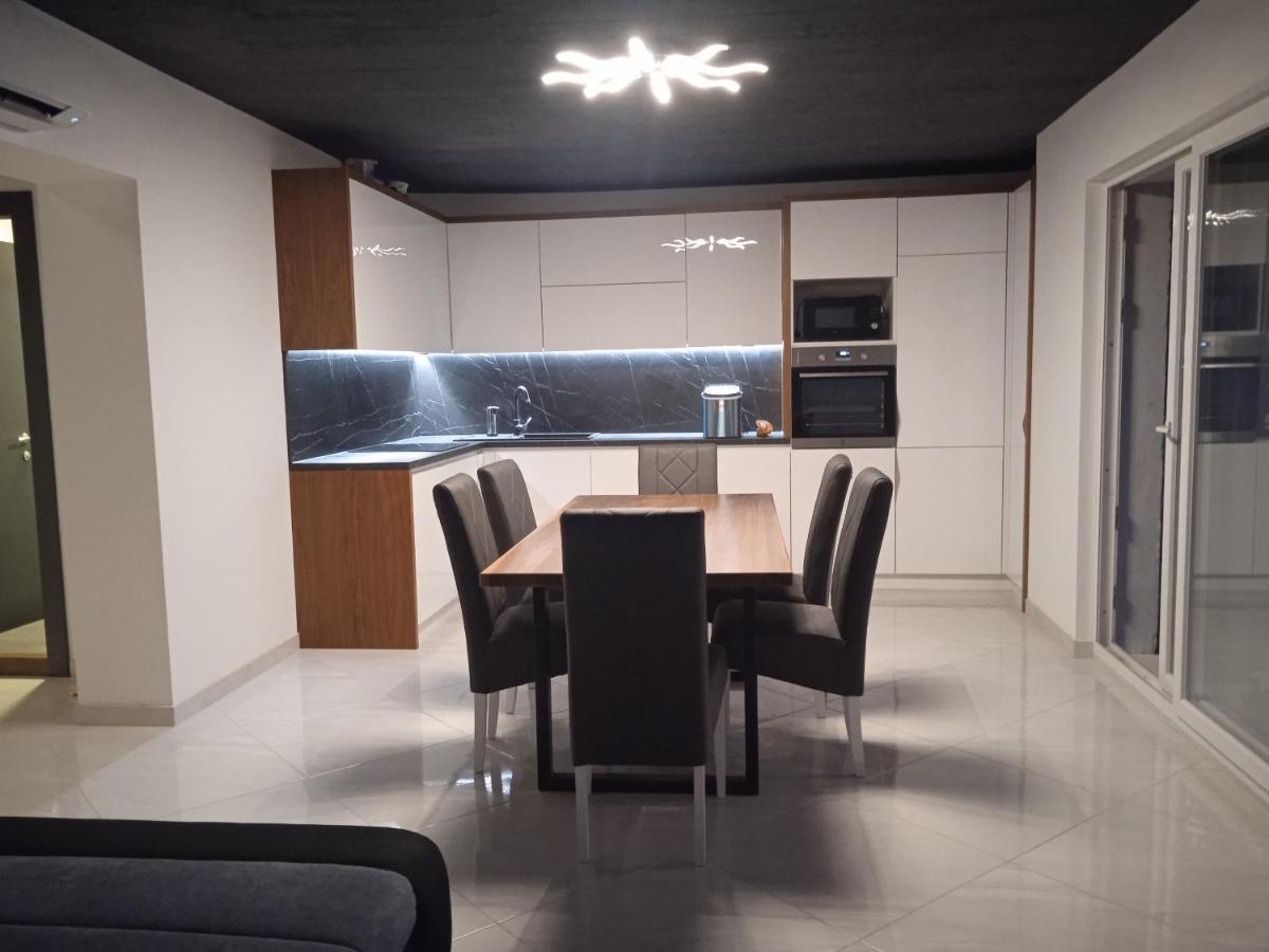 Anton Apartment พอฟเลีย ภายนอก รูปภาพ